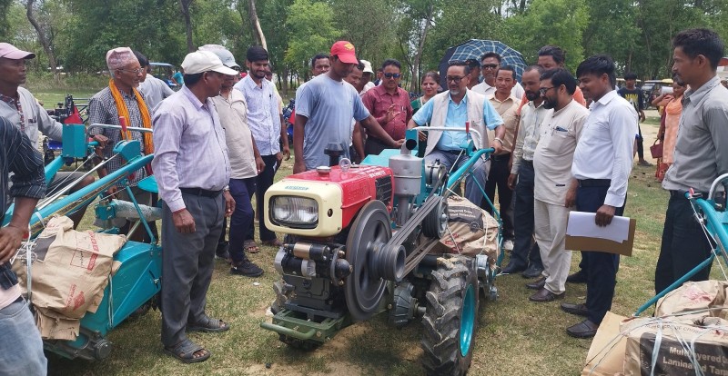 किसानलाई अनुदानमा कृषि उपकरण
